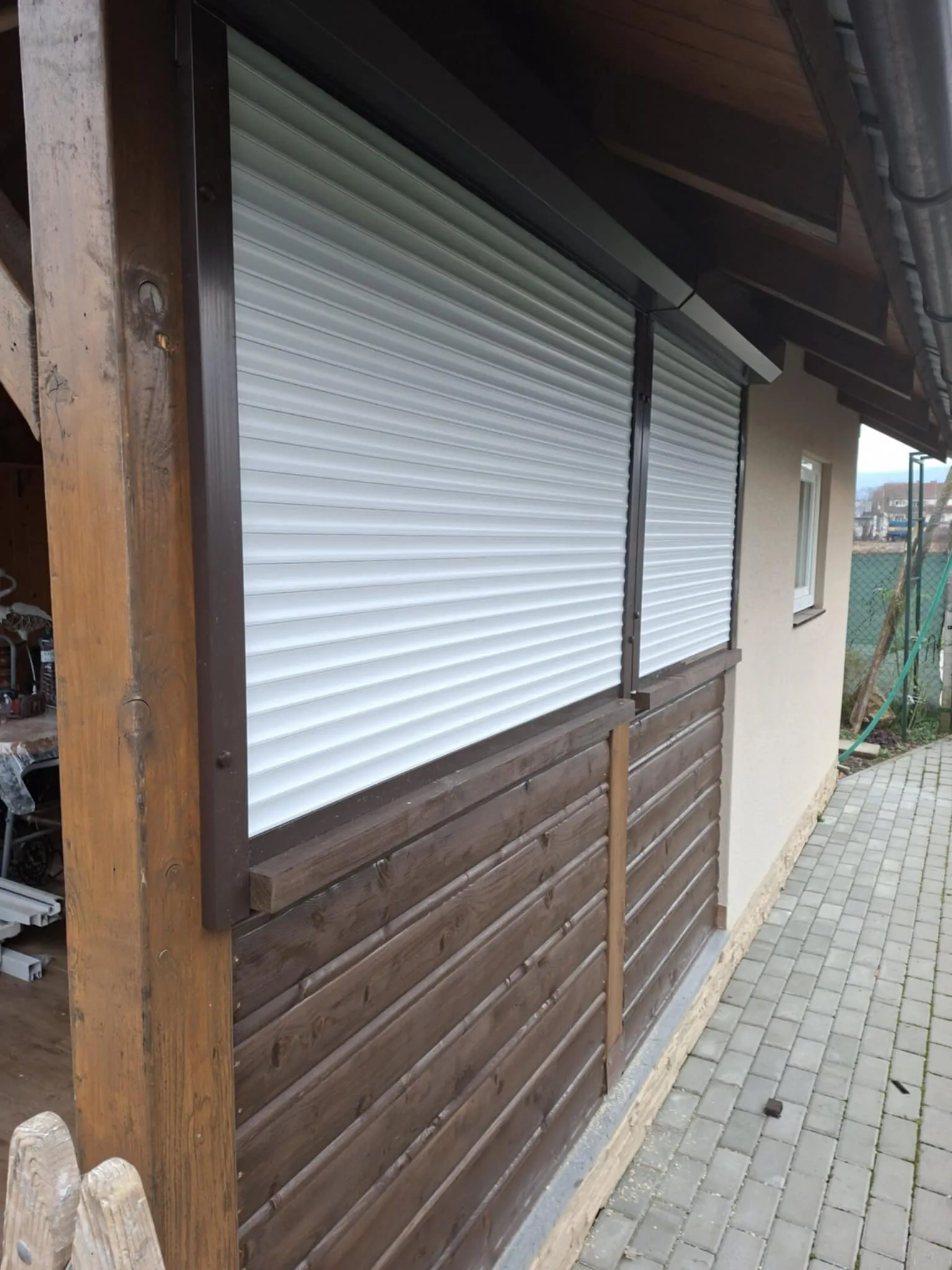 Montáž vonkajších roliet v Prievidzi na chatke - Galéria 4